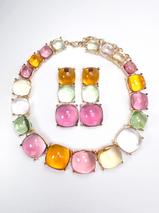 Necklace and earrings set with large stones