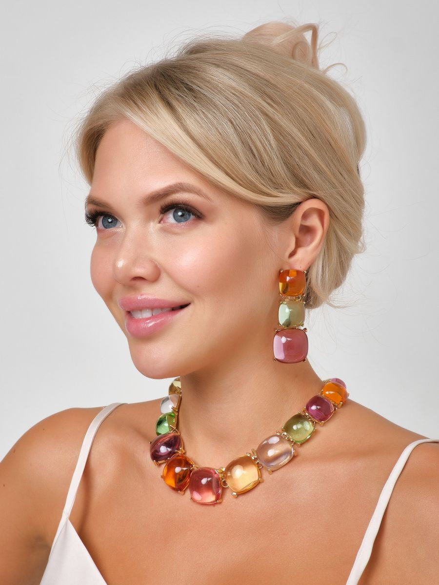 Necklace and earrings set with large stones